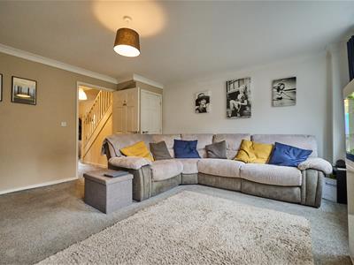 Lounge/Dining Area